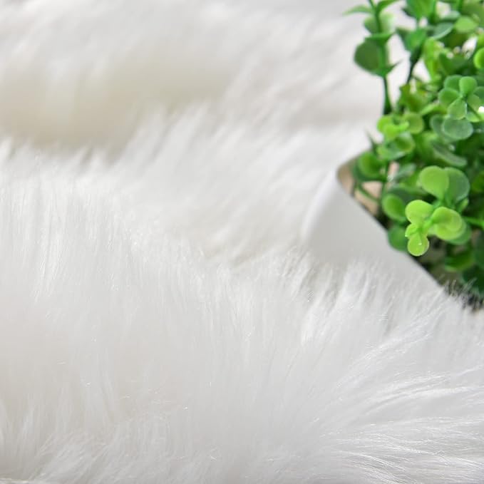 Goolela White Fluffy Faux Fur Rug for Bedroom Faux Sheepskin Rug 2x3 White Fuzzy Furry Bedside Carpet Dining Room Playroom Dorm Small Washable Rectangle