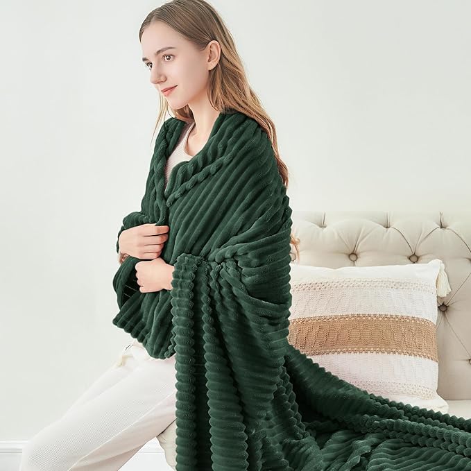 BEDELITE Fleece Throw Blanket for Couch – 3D Ribbed Jacquard Soft and Warm Decorative Fuzzy Blanket – Cozy, Fluffy, Plush Lightweight Emerland Green Throw Blankets for Bed, Sofa, 50x60 inches