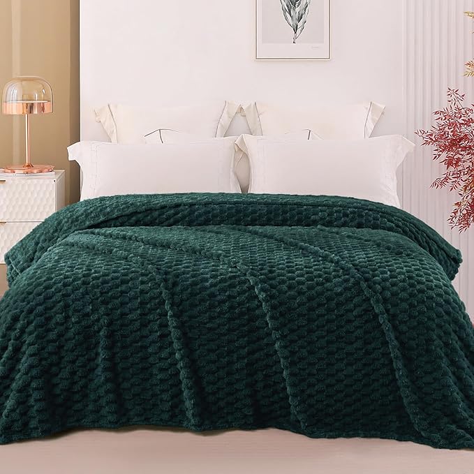 Exclusivo Mezcla Fleece Queen Blanket for Bed, Extra Large Fuzzy Forest Green Bed Blankets, Soft Cozy Plush Sofa Throws for All Seasons, 90x90 Inches