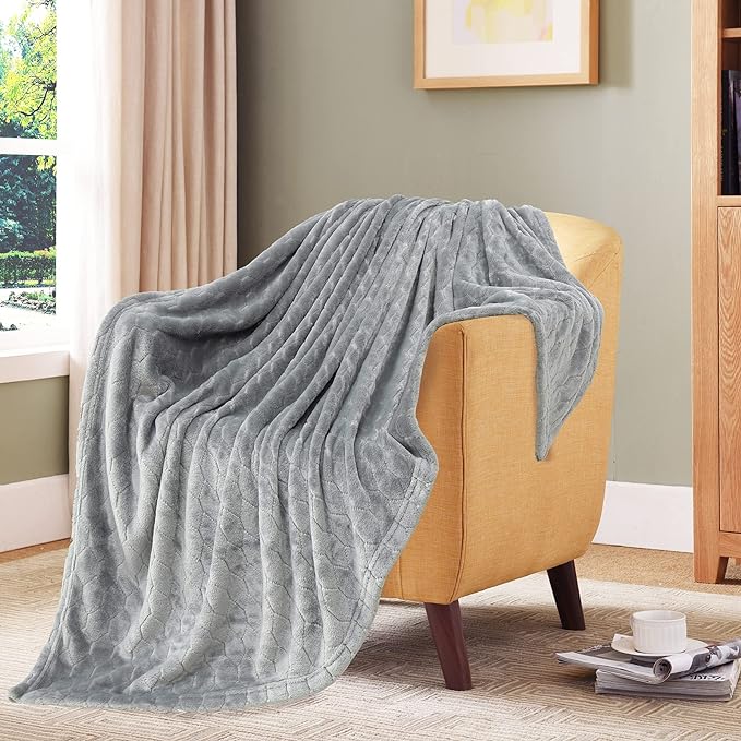 TOONOW Fleece Bed Blanket King Size 90x108 inches, Super Soft Fluffy Fuzzy Plush Blanket Geometric Pattern Cozy Microfiber Flannel Blankets for Couch, Bed, Sofa, Light Grey