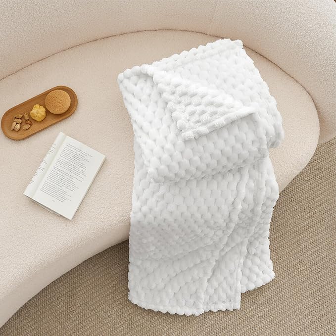 BEDELITE Fleece Blanket Twin Size for Bed Couch, 3D Jacquard Decorative White Throw Blanket, Soft and Cozy Warm Plush Fuzzy Throw All Seasons Suitable, 60x80Inches