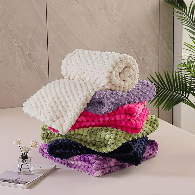 Exclusivo Mezcla Fleece Twin Blanket for Bed, Extra Large Fuzzy Forest Green Bed Blankets, Soft Cozy Plush Sofa Throws for All Seasons, 60x80 Inches