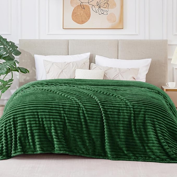 BEDELITE Fleece Blanket King Size – 3D Ribbed Jacquard Soft and Warm Decorative Fuzzy Blankets – Cozy, Fluffy, Plush Lightweight Throw Blankets for Couch, Bed, Sofa(Green, 108x90 inches)