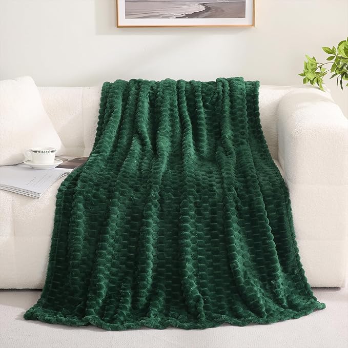 Puncuntex Dark Green Throw Blanket 108"×90" inches Fuzzy 3D Jacquard Decorative Flannel Fleece Super Soft Plush Cozy Blanket for Couch Sofa Chair Lightweight