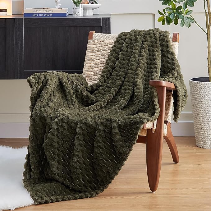 EXQ Home Fleece Throw Blanket for Couch or Bed - 3D Imitation Turtle Shell Jacquard Decorative Blankets - Cozy Soft Fuzzy Flannel Blanket Suitable for All Seasons(50"×60",Moss Green)